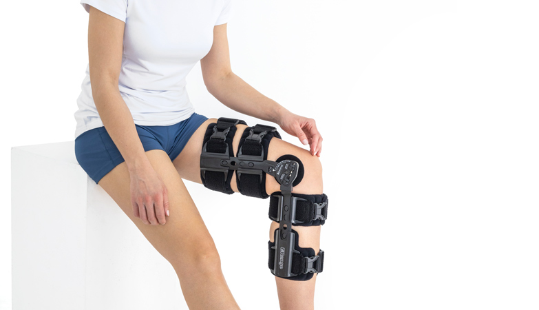 Adjustable ROM Hinged Knee Brace, Anterior Opening, Universal Size